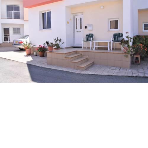 3 Bedroom Townhouse & Communal Pool - Paralimni