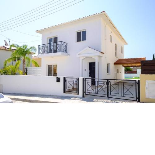 3 Bedroom Villa with Pool