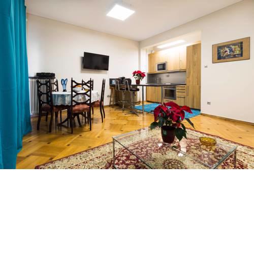 3 bedrooms apartment under Acropolis