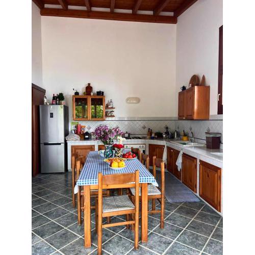3 bedrooms house at Tre Fontane 200 m away from the beach with enclosed garden and wifi