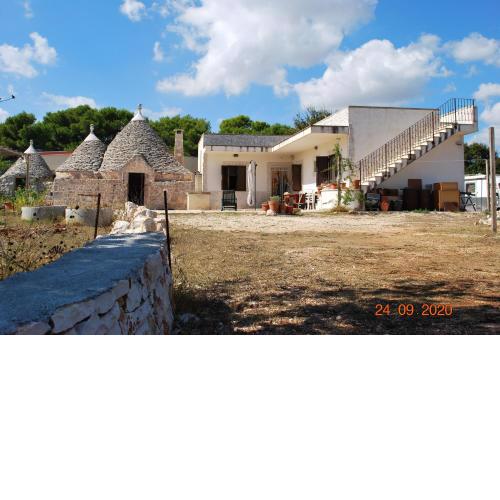 3 bedrooms house with enclosed garden and wifi at Locorotondo
