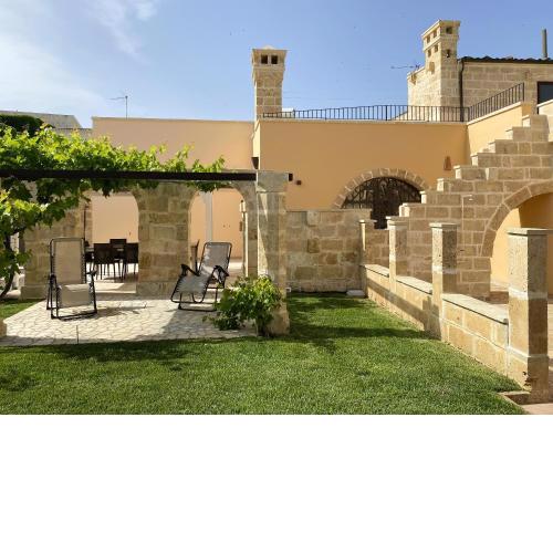 3 bedrooms house with enclosed garden and wifi at Surano 7 km away from the beach