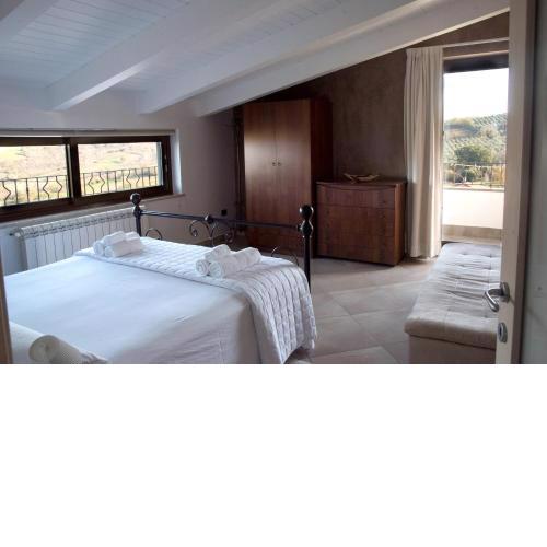 3 bedrooms house with shared pool enclosed garden and wifi at Bosco di Caiazzo