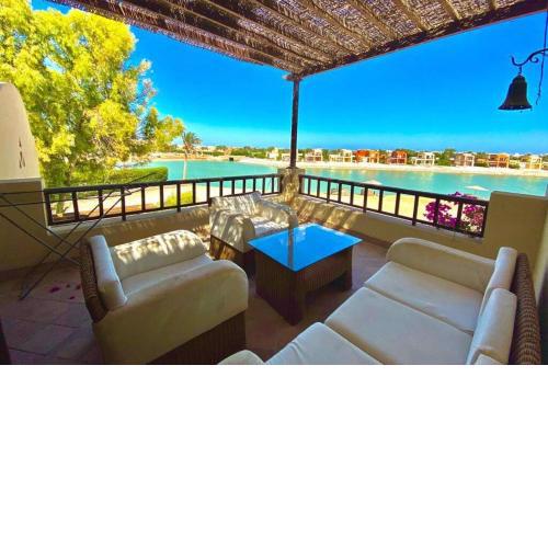 3 BR duplex with Lagoon View