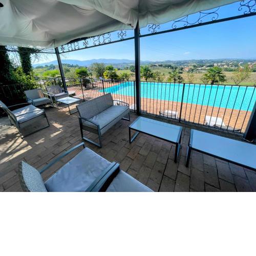 3 guests Pool villa-Jacuzzi infinity pool in wondrous gardens that surround