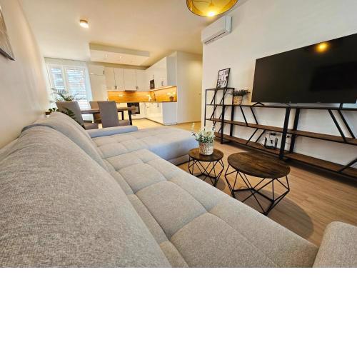 3 room Apartment 2x balcony, new building, 21