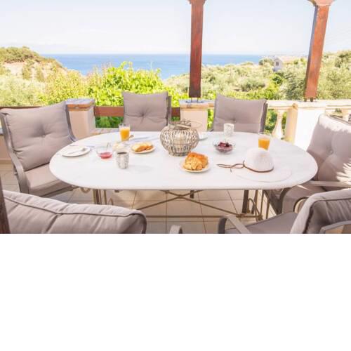Κτήμα Παπαβασιλόπουλος (300 μ. από την παραλία Περούλια)