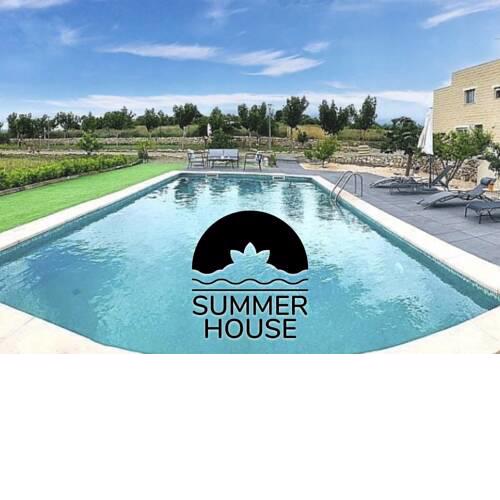 35 Hectare Farm, Animals, Pool And Relax
