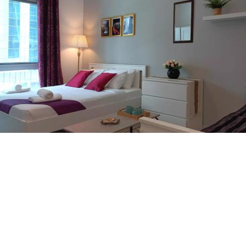 360 Vacation - Classic Studio in the Heart of the Marina