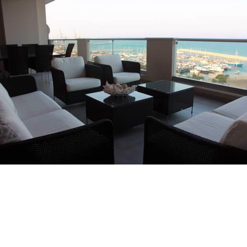 3b Luxury Seafront w/ pool &gym - Finikoudes Beach