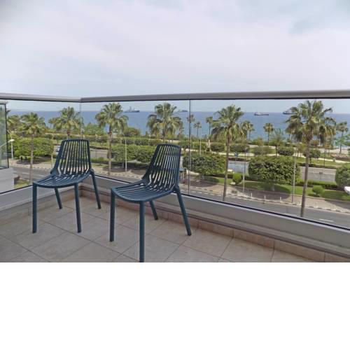 3b Seafront Retro apt - Olympic beach