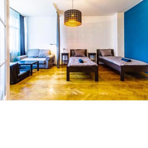 3BR Bright 80m2 Charming Apt in OldTown w/bath · Biskupsky dvur 1