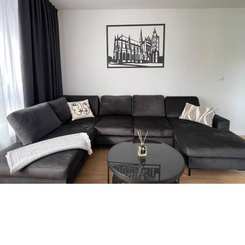 3BR Stadium Getaway - Parking