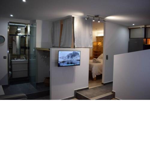 3h Anthi cosy multimedia comfort apt near Athens