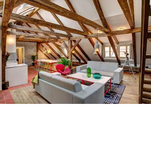 4 Arts Suites