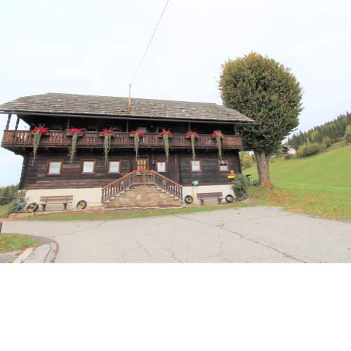 4 Authentic apartments in a 450 year old farmhouse with swimming pool