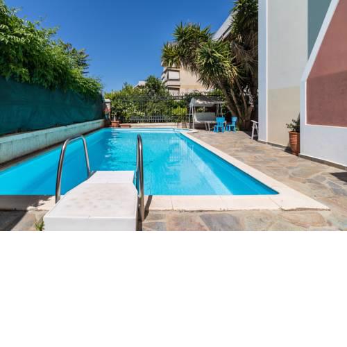 4 bdr Villa with Private Pool in Glyfada