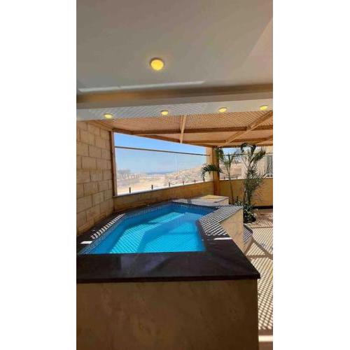 4-Bedroom Apartment with Seaview Balcony & Shared Infinity Pool on the Roof with Seaview