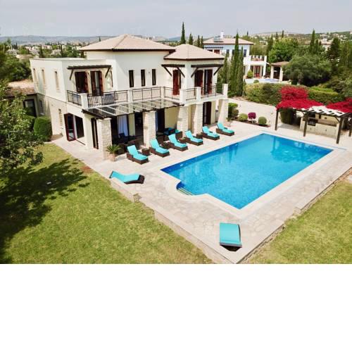4 bedroom Villa Galinios with large private pool, Aphrodite Hills Resort