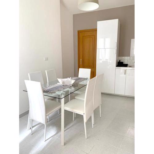 4 bedrooms appartement with city view balcony and wifi at Catania 1 km away from the beach