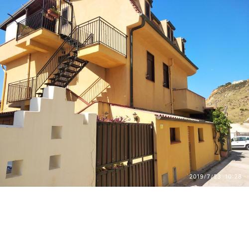 4 bedrooms appartement with sea view enclosed garden and wifi at Lido Rossello