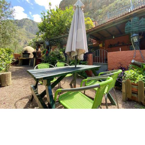 4 bedrooms house with enclosed garden and wifi at Ingenio