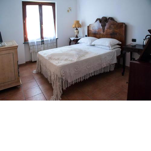 4 bedrooms house with lake view enclosed garden and wifi at Amelia