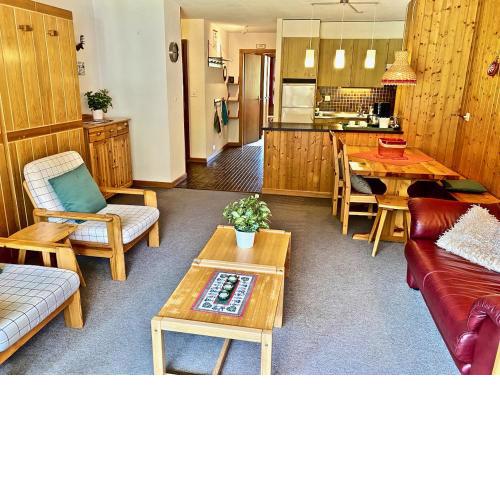 4 person apartment in central location