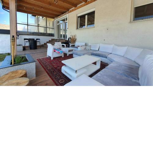 4 room flat with garden and pool