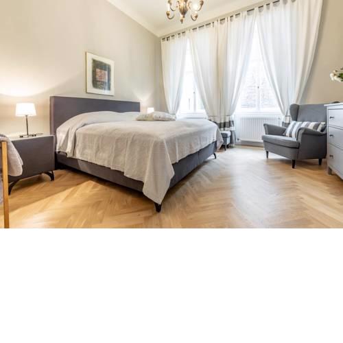4 rooms near Belvedere Castle