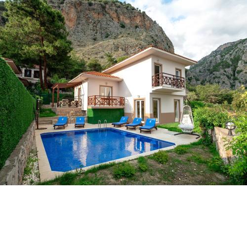 4+1 Villa with Private Pool in the Peaceful Nature of Göcek Villa Turunc
