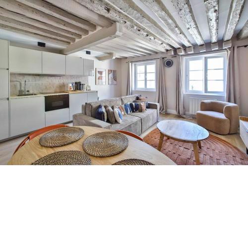 42.Typical Parisian Flat#4pers#Le Marais#Beaubourg