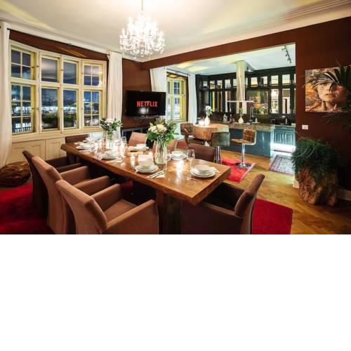 4BR 2.5BATH river penthouse with AC and Terrace