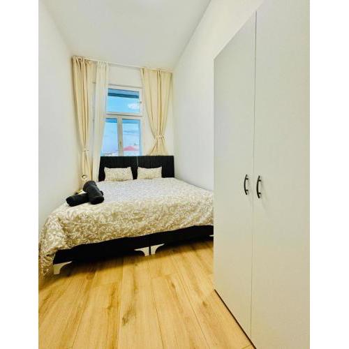 4BR Shared Apt with City View Only 7- Min to Westbahnhof