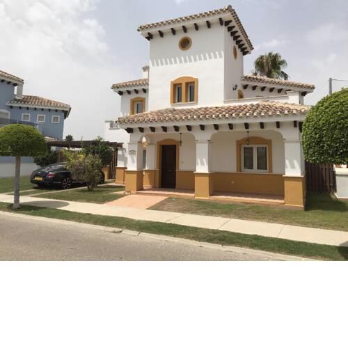 5 bedroom Modern Villa with private pool sleeps 9 on Mar Menor golf resort 5 mins walk to restaurants