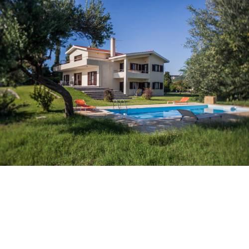 5 Bedroom Pool & Large Garden Serenata Villa