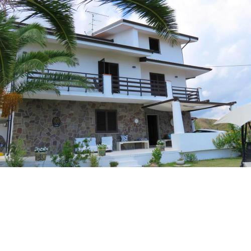 5 bedrooms house at Brancaleone Marina 200 m away from the beach with sea view jacuzzi and enclosed garden