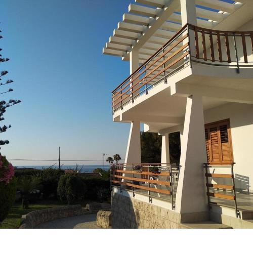 5 bedrooms house at Fontane Bianche 400 m away from the beach with sea view enclosed garden and wifi