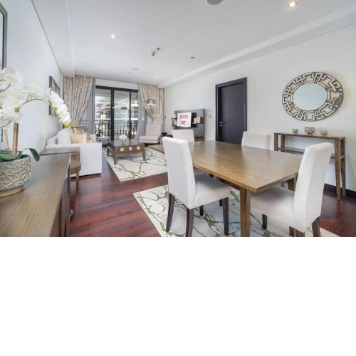 5 Star Hotel Apartment on The Palm with beach and lagoon access!