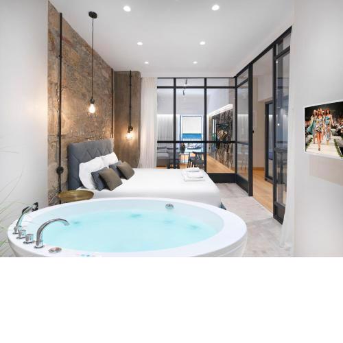 5 star lux suite in Kolonaki.