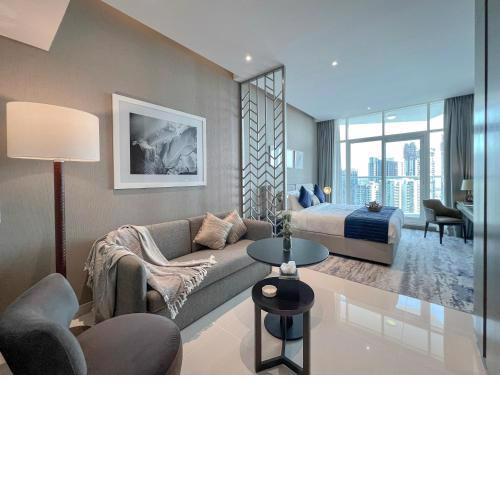 5-Star Luxury Studio Near Burj Khalifa Amazing Canal & City Views!