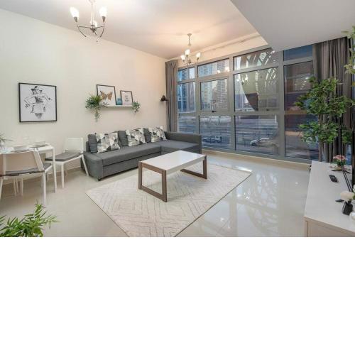 50% DISCOUNT GIVEN! 1 bed apartment right by metro
