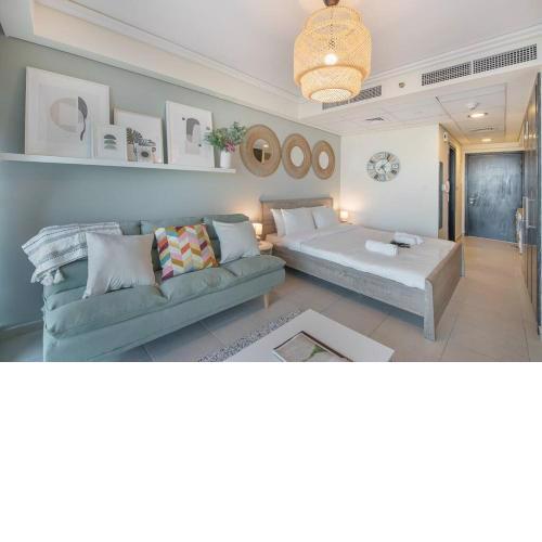 50% DISCOUNT GIVEN! Chic studio close to lots!!!