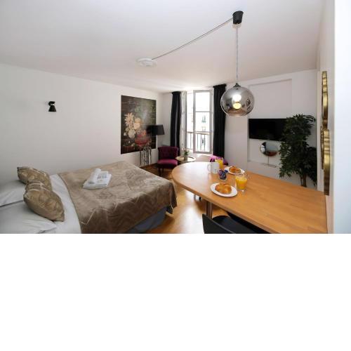 502- Studio de charme dans quartier animé Paris 5