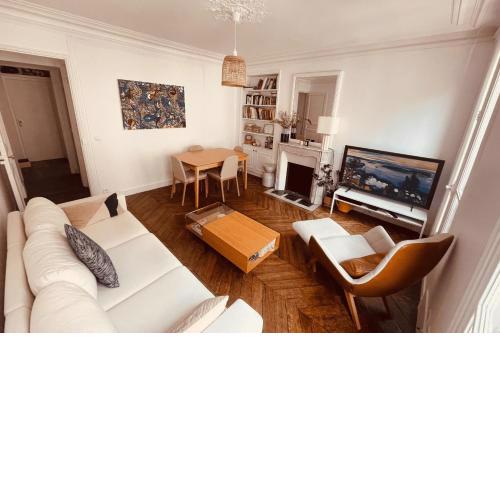 50m Haussmann-style cocoon with lots of charm