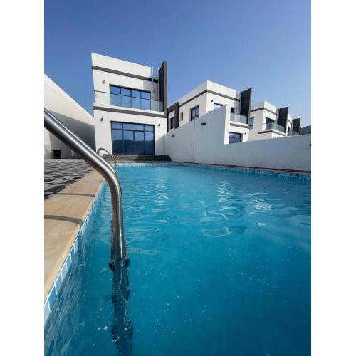 5BR Ocean Breeze By Escape time