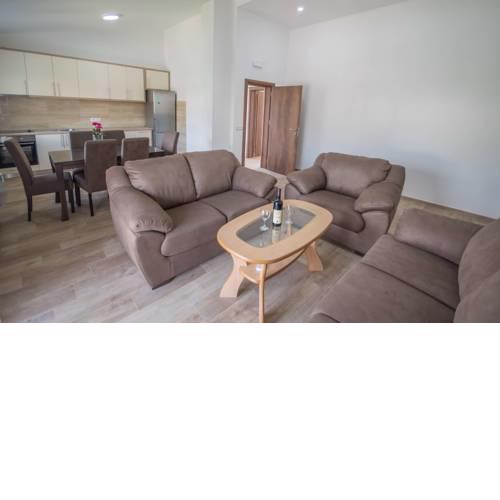 6 + 1 person , 2 rooms