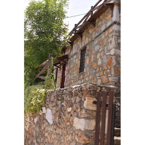 6 Beds Small House on Olympus Authentic Landscape