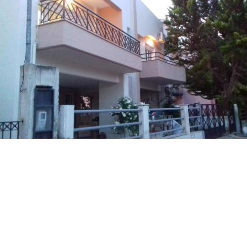 6-person, 2-bedroom 2-baths - Next to Alykes Beach