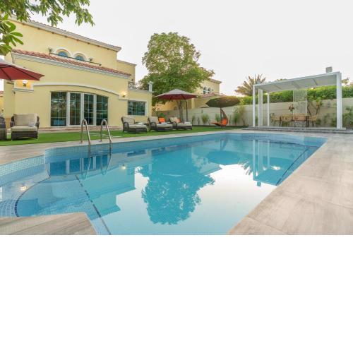 6 plus 1 Bdr Villa Jumeirah Park with Amz Climatized huge private pool - 5 min from Jbr beach